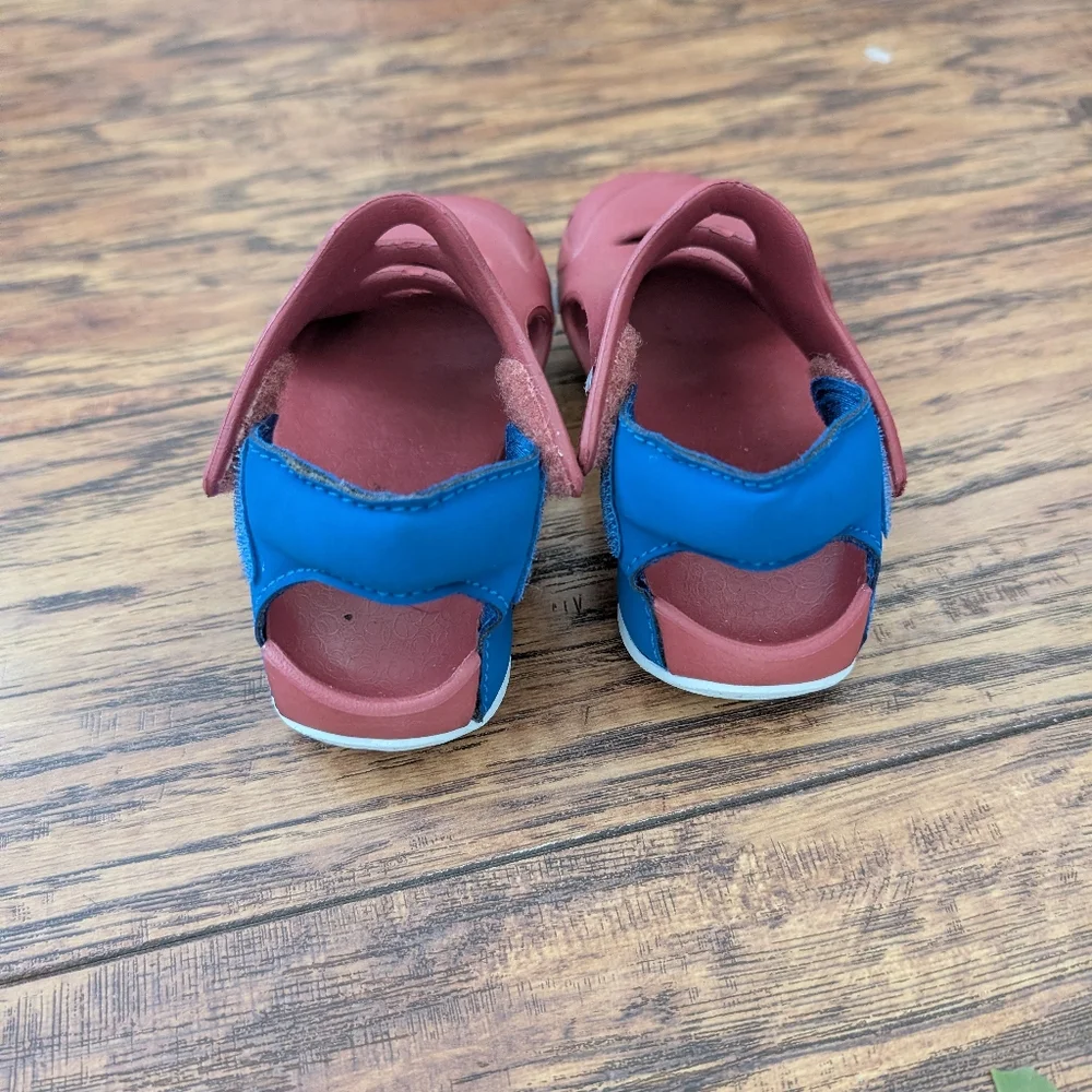 💥3/$24 Nike Sunray Red And Blue Sandal‎